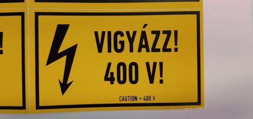 Figyelmeztető matrica " VIGYÁZZ! 400V! " vinil öntapadós sárga 100mmx 60mm